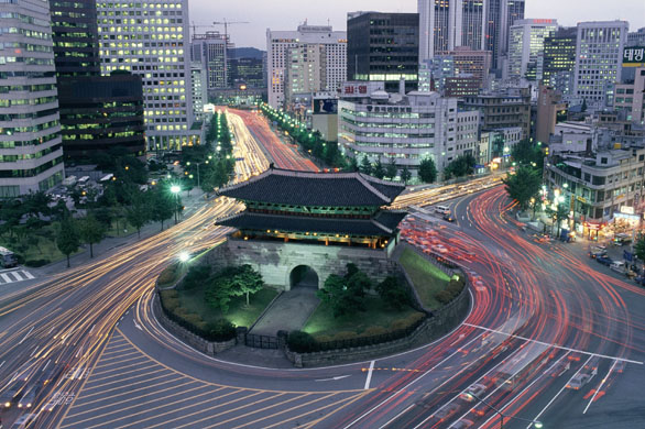 Blaze destroys Korean landmark