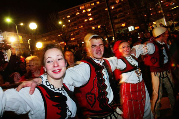 Kosovo delcares independence