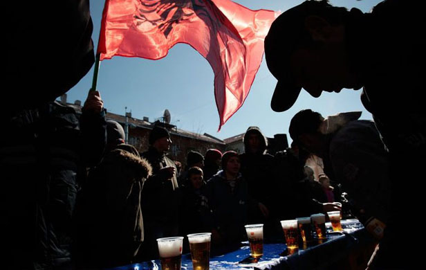 Kosovo delcares independence