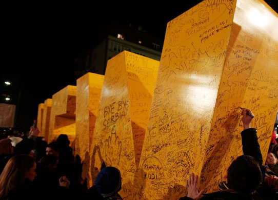 Kosovo delcares independence