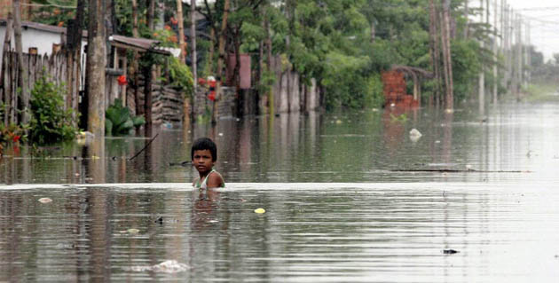 Milagro municipality, Ecuador: A boy walks through a flooded street