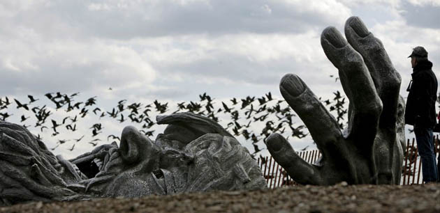 'The Awakening', a sculpture by J Seward Johnson