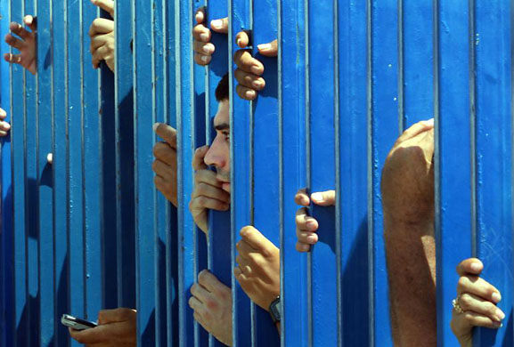 Gaza Strip: Palestinians wait to leave the Gaza Strip to Egypt, through the Rafah border crossing