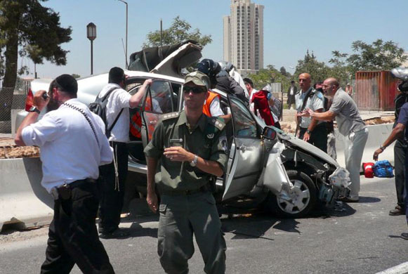 Bulldozer crashes into Jerusalem bus