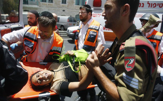 Bulldozer crashes into Jerusalem bus