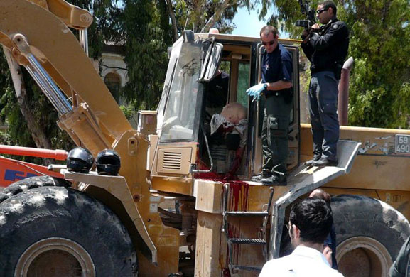 Bulldozer crashes into Jerusalem bus