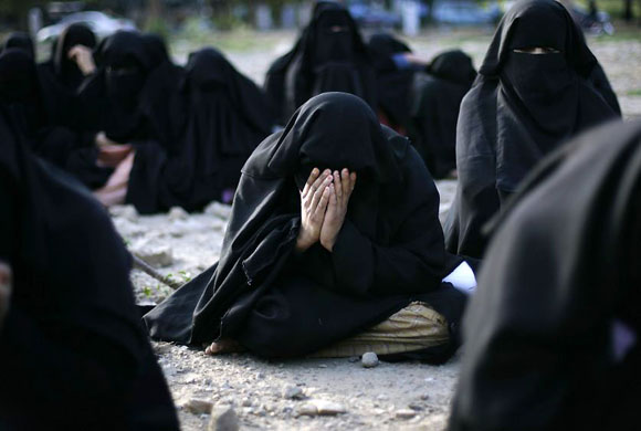 Islamabad, Pakistan: Students of the religious school Jamia Hafsa