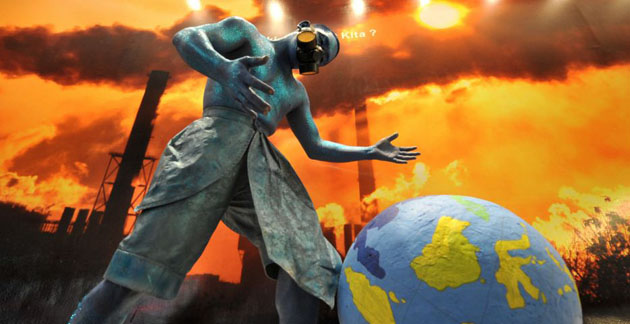 Jakarta, Indonesia: A man performs in a an act aimed at raising awareness of environmental pollution at the 16th Indonesia International Motor Show