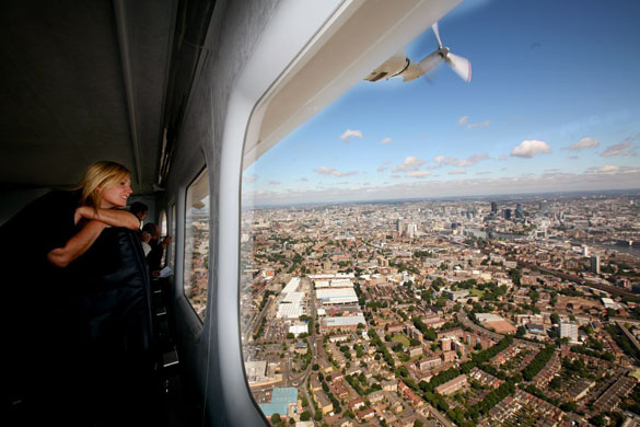 Zeppelin flies over London