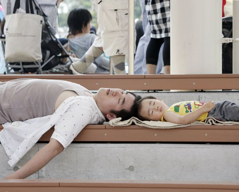 napping in japan 