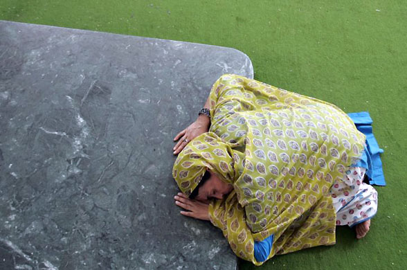 Srinagar, India: A Kashmiri Muslim woman prays at the shrine of Sheikh Hamza Makhdoomi, a Sufi saint