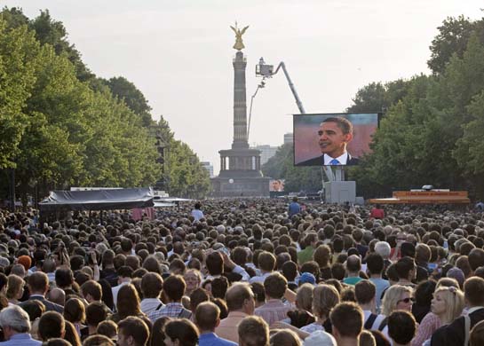 Barack Obama screen Berlin
