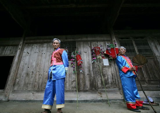 Haiyang, China: Tujia ethnic men prepare for 'Lamp Er Ren Zhuan'