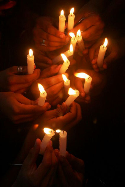 candlelit vigil for indian bomb victims 