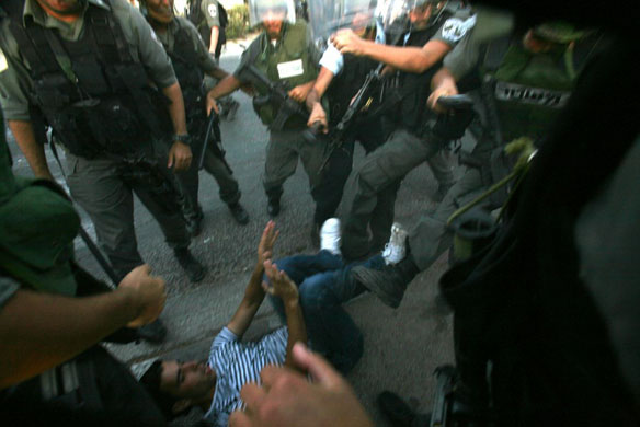 Policemen kick a protestor in Beit Hanina 