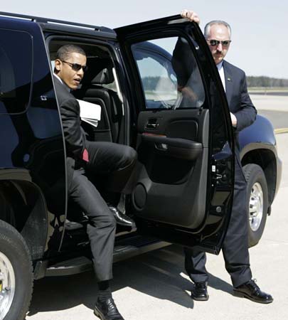 Obama arriving at the airport