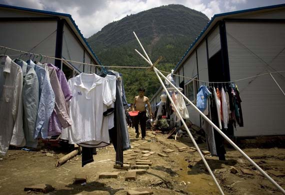 Chinese earthquake: temporary homes