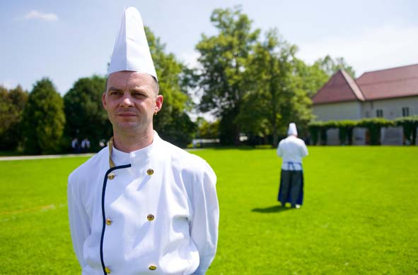 A chef listens to President Bush