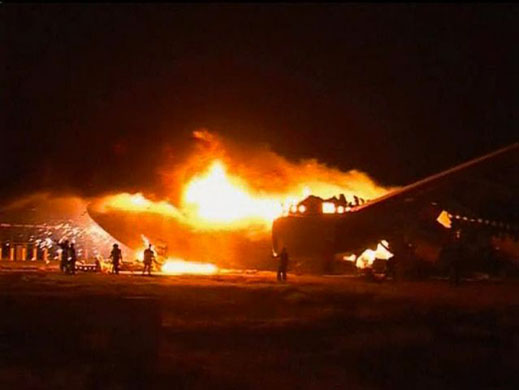 Rescue workers battle with flames of burning plane in Khartoum 