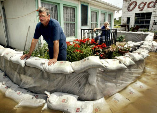 Iowa, US: Russ Ogden watches over pumps that are keeping floodwater out of his mother's home