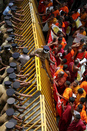 Colombo, Sri Lanka: Buddhist monk undergraduates attempt to overturn barricades