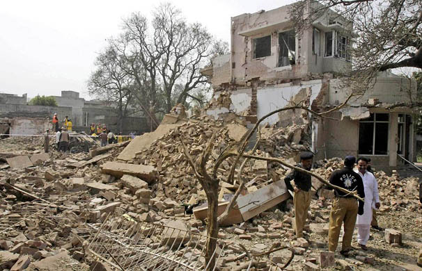 24 dead in Pakistan suicide blasts