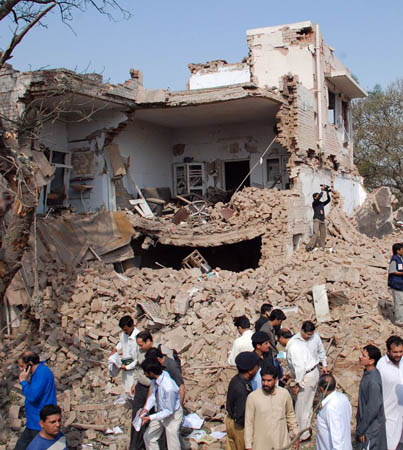 24 dead in Pakistan suicide blasts