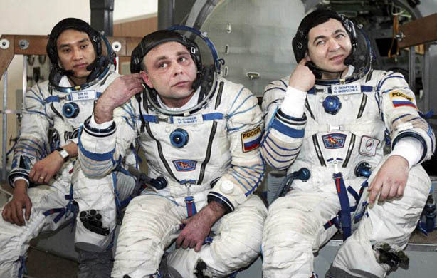 Astronaut back-up crew, Ko-San of South Korea, captain Maxim Surayev of Russia and Oleg Skripochka of Russia attend a training sessio