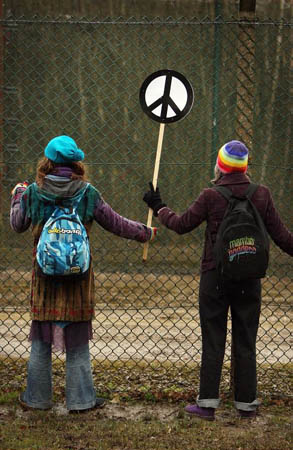  Anti-nuclear campaigners hold hands as they surround the perimeter fence at Aldermaston Atomic Weapons Establishment (AWE)