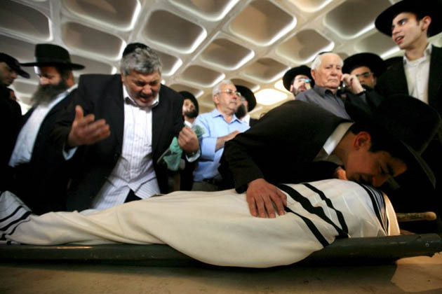 The well known head Rabbi of Morocco, Shimon Suissa, is buried