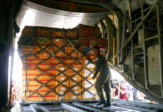 Cyclone Nargis hits Burma