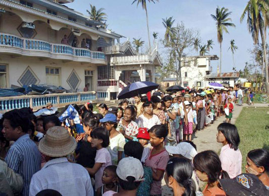 Cyclone Nargis hits Burma