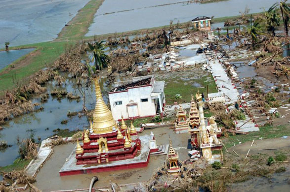 Cyclone Nargis hits Burma 
