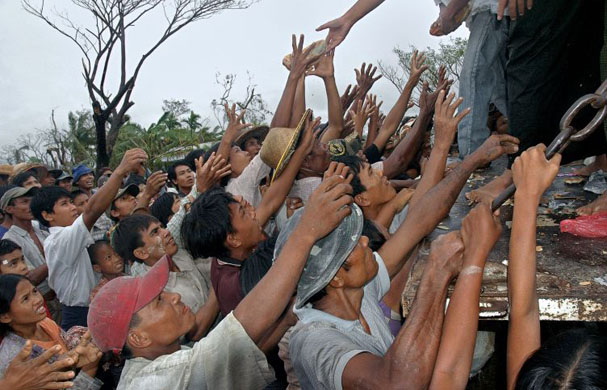 Cyclone Nargis hits Burma 
