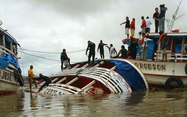 Manacapuru, Amazonas: A rescue team searches for survivors and bodies in the wreck of the Comandante Soares, which sank whilst carrying 110 people