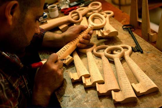 A sculptor makes keys