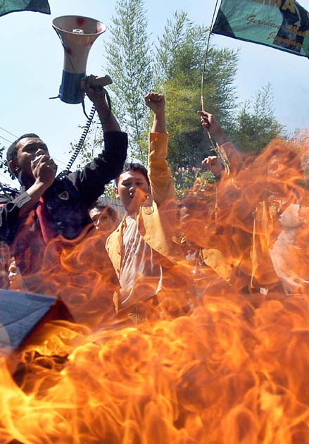 Students demonstrate in Jakarta
