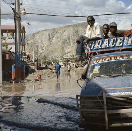 Photojournalist Gideon Mendel reports on floods aftermaths in Haiti 