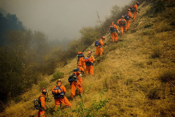 Porter Ranch, US: Firefighters work to contain a wildfire