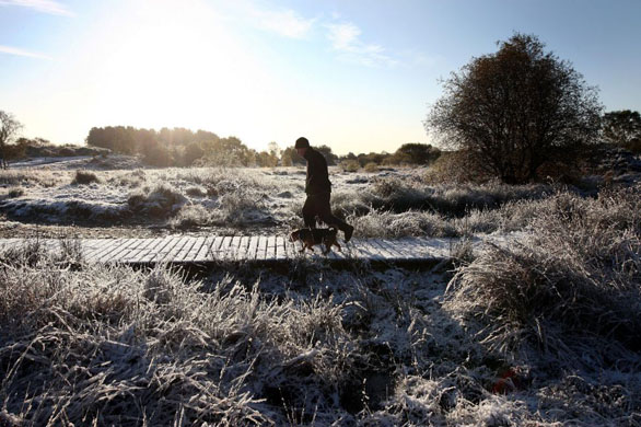 Sutton Coldfield, UK: Early morning walkers in Sutton Park