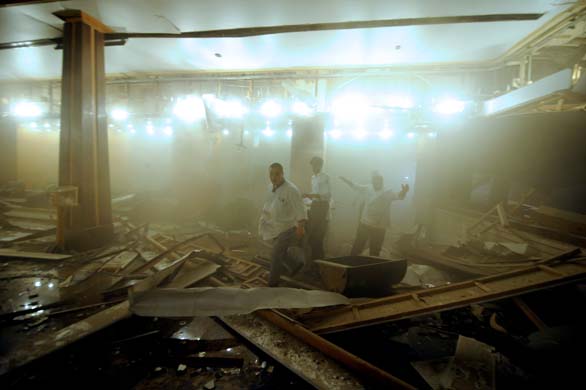 Pakistani employees flee from the lobby of the Marriott hotel