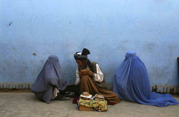 Afghan fortune teller