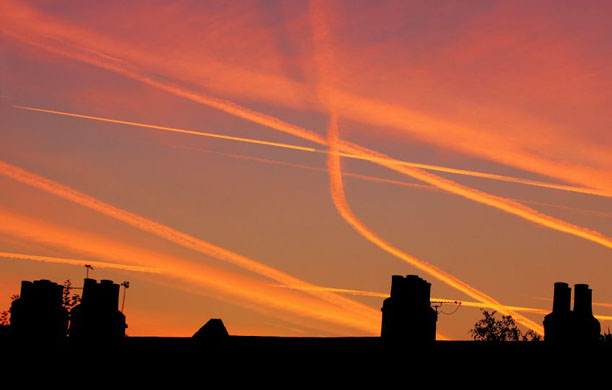 London, UK: Vapour trails from aircrafts landing and taking off from Heathrow and London City airports