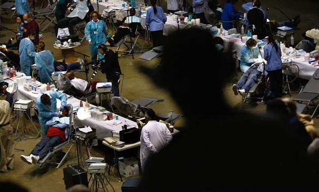 Hundreds arrive for temporary health clinc in California