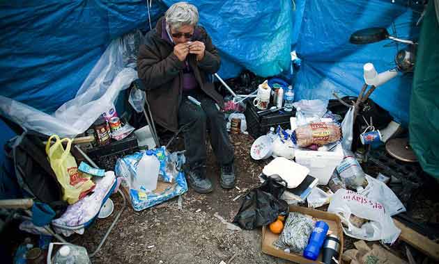Gennadiy Tomashov rolls a cigarette