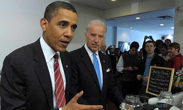 Barack Obama and Joe Biden order meals at Ray's Hell Burger in Virginia
