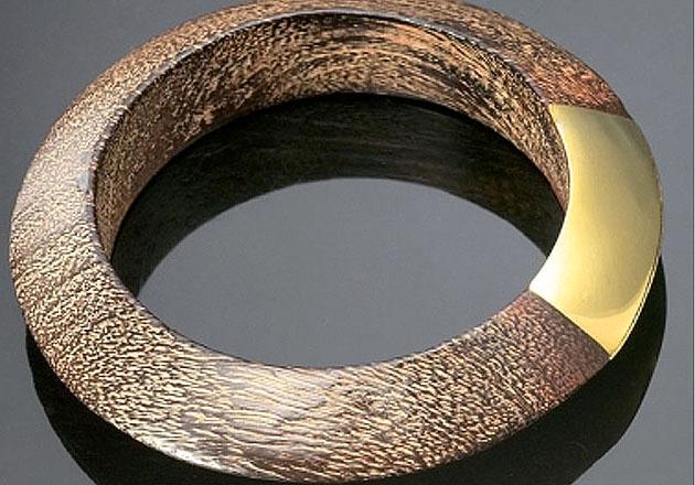 Wood bangle, Manumit