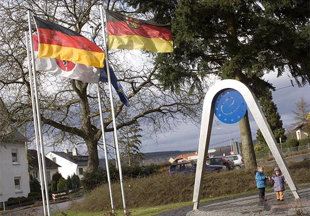 The site of the centre of the 25 member states of the EU: