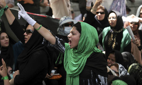 Iranian protesters flash