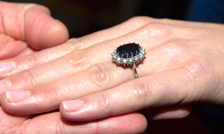 prince william and kate middleton ring. Kate Middleton shows her